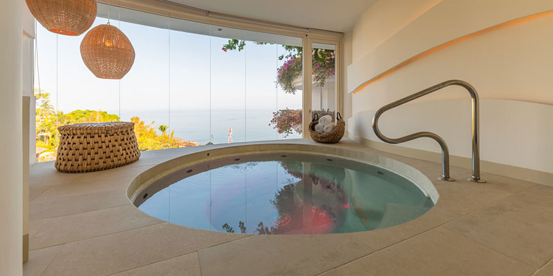 Jacuzzi-at-the-Spa